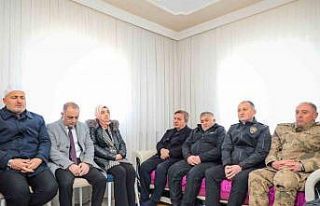 Vali Aydoğdu şehit ailesini ziyaret etti