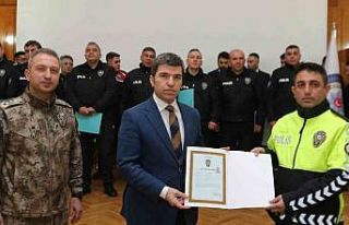 Vali Bakan’dan 47 polise başarı belgesi