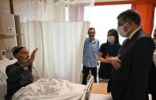 Vali Çiftçi, Şehir Hastanesi’nde hastaları ziyaret...