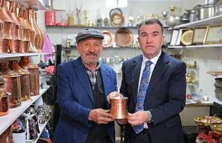 Vali Eldivan çarşı esnafıyla bir araya geldi