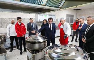 Vali Karakaya, aşevinde incelemelerde bulundu