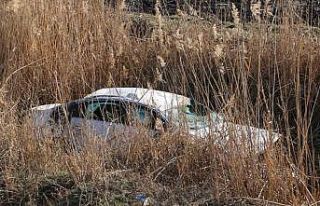 Virajı alamayan otomobil tarlaya uçtu: 1 yaralı