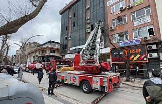 Yalova’da iş hanında çıkan yangında 2 kişi...