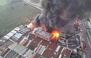 Yanan geri dönüşüm fabrikası ruhsatsız çıktı