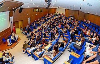 Yaşar Üniversitesi alan sıralamalarında dünyanın...