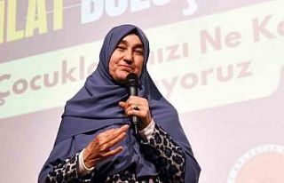 Yazar Saliha Erdim, Ahlat’ta söyleşide bulundu