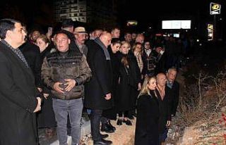 Yılmaz, deprem şehitlerini andı