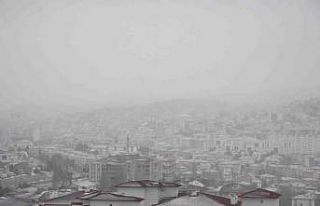 Yozgat’ta başlayan kar yağışı sevinçle karşılandı