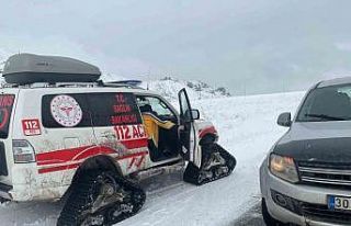 Yüksekova’da karla mücadele ve hasta kurtarma...
