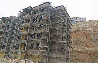 Yüksekten düşen işçi ağır yaralandı