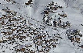 Yusufeli Yüncüler Köyü Yaylası’ndan kar manzaraları