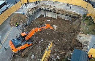 Yüzüncü Yıl Meydanı’ndaki göçük havadan...