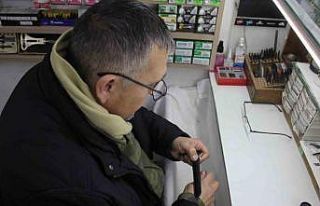 Zamana karşı direnen son usta: "Saat tamirciliği...