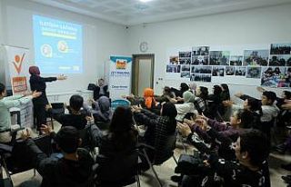 Zeytinburnu’nda gençlere artı 1 yazan seminer:...