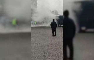 Zincirlikuyu’da metrobüsten dumanlar yükseldi,...