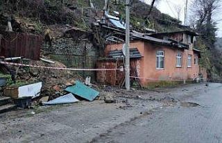 Zonguldak’ta heyelan sonrası 3 ev tahliye edildi