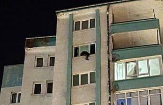 14. katın penceresine çıkan şahıs ikna sonucu...