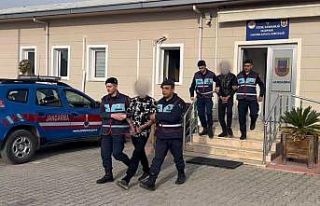 14 yıl cezayla aranıyordu: İkizinin kimliğini...