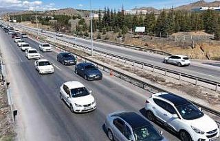 43 ilin geçiş güzergahında bayram günü yoğun...