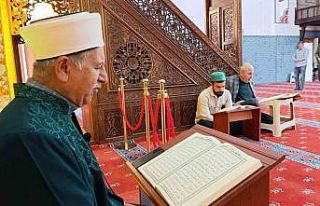 455 yıllık tarihi camide asırlık mukabele geleneği...