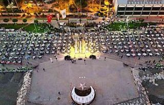 5 bin kişi deniz kenarında iftarda buluştu