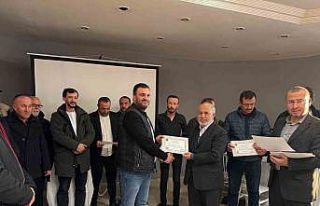 8 saatte Kur-an okumayı öğreniyorlar