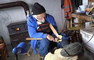 91 yaşındaki kaşık ustası unutulmaya yüz tutmuş...