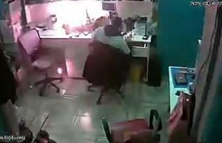 Adana’da bataryası şişen cep telefonu böyle...