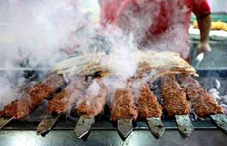 Adanalılar Ramazan’da da kebaptan vazgeçmiyor