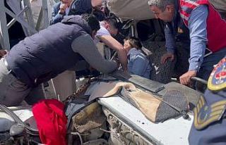 Adıyaman’da bayramlaşmaya giden aile kaza yaptı:...