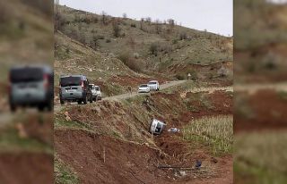 Adıyaman’da hafif ticari araç şarampole yuvarlandı:...