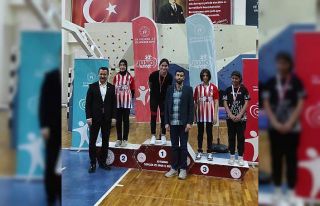 Adıyaman’da yıldız kızlar bilek güreşi yarışları...