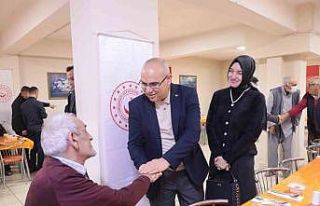 Ağrı Valisi Mustafa Koç, huzurevi sakinleriyle...