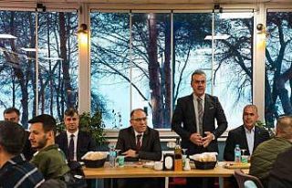 Ahlat’ta öğretmenler iftarda bir araya geldi