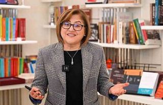 Aile yılına özel 41 yıllık sadakate Umre yolculuğu