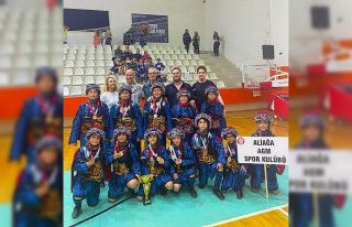 Aliağa’nın Genç Halk Oyunları Ekibi İzmir birincisi...