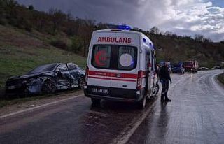 Amasya’da 2 otomobil çarpıştı: 3 yaralı
