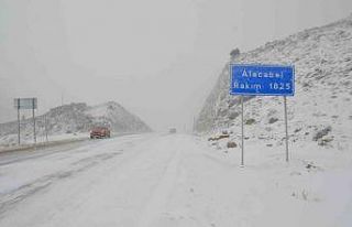 Antalya-Konya kara yolunda kar yağışı