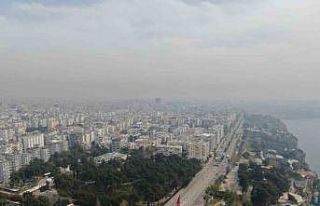 Antalya’da gökyüzü sarardı, toz bulutu dronla...