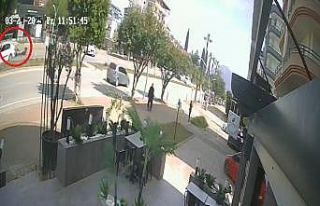 Antalya’da otomobille motosiklet çarpıştı: 2...