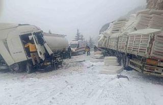 Antalya’da tır ile tanker çarpıştı: 1 yaralı