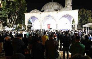 Antalya’da vatandaşlar Kadir Gecesi’nde camileri...