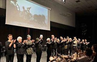 Antalya’da yaşlı evi üyelerinden Çanakkale Zaferi...