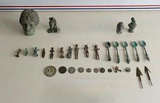 Aranan şahsın evinde Roma dönemine ait tarihi eser...