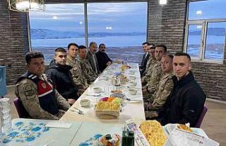 Arpaçay Kaymakamı Akköz, iftarda jandarma ile buluştu