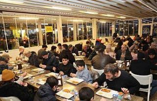 Atakum’da kurulan ilk iftar sofrasına yoğun ilgi