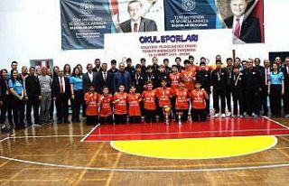 Aydın’da düzenlenen Okullar Arası Türkiye Voleybol...