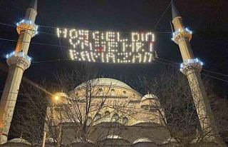 Baba ve oğul 106 yıllık Reşadiye Camii’ne Ramazan...