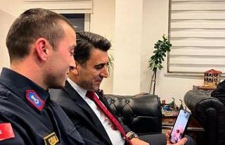 Babasıyla görüntülü görüşen Mehmetçik duygu...