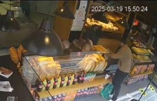 Bağış kumbarasını çalan şahıs kameraya yakalandı